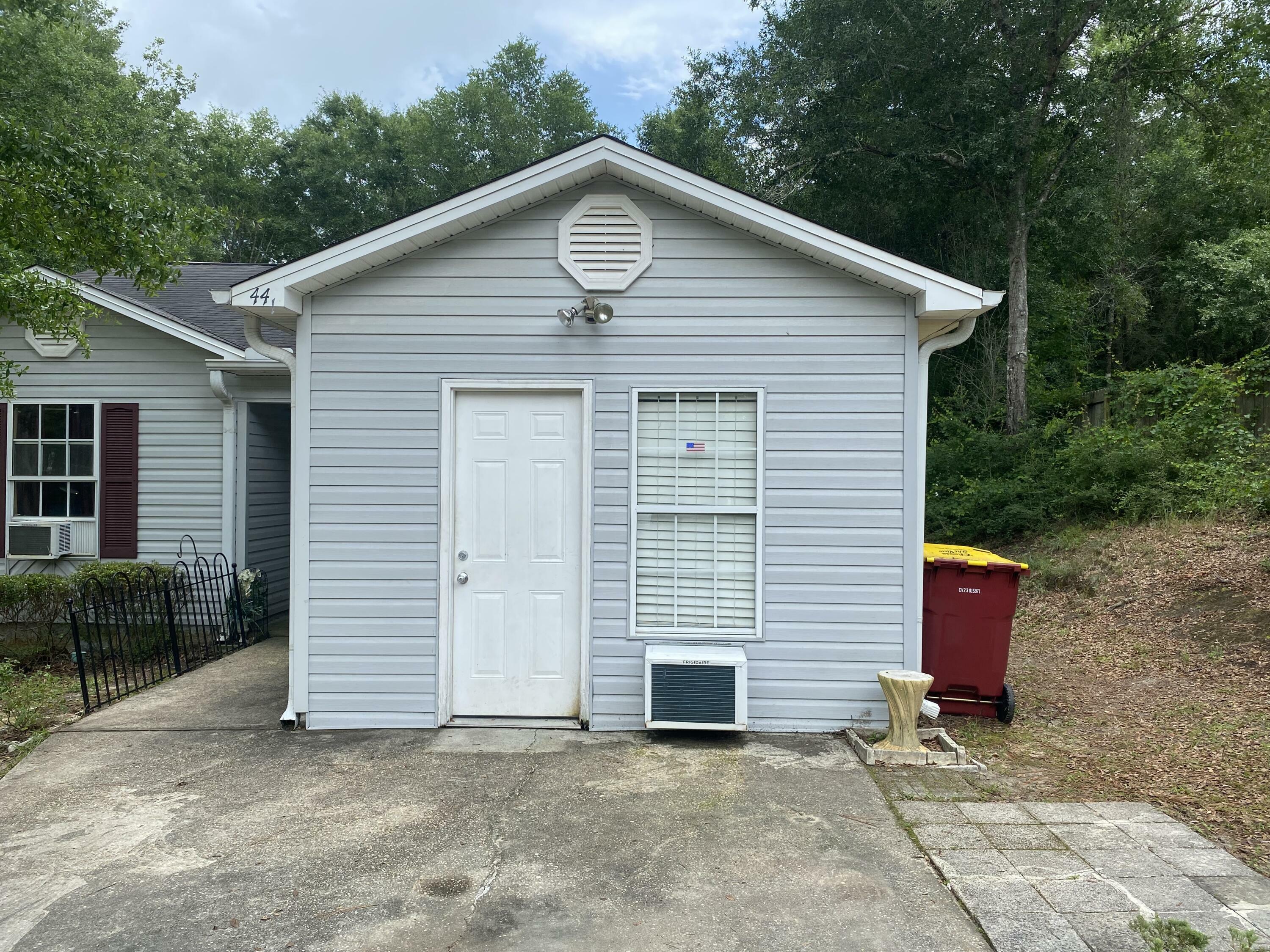 Property Photo: 441 Panagra Lane FL 32536