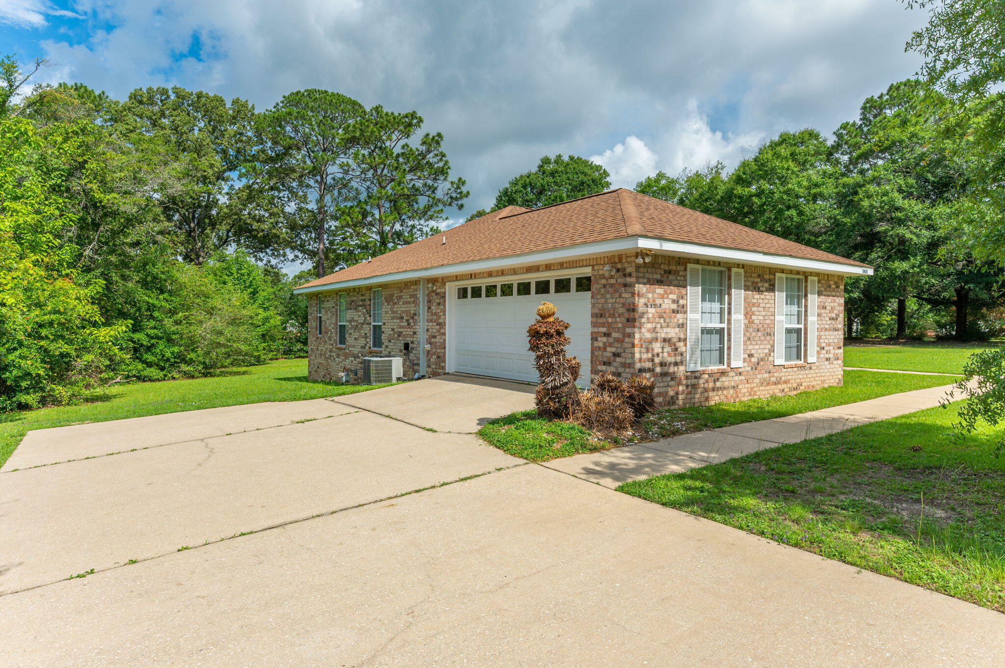 Property Photo: 1415 Grandview Drive FL 32539