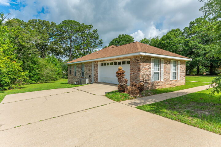 Property Photo:  1415 Grandview Drive  FL 32539 