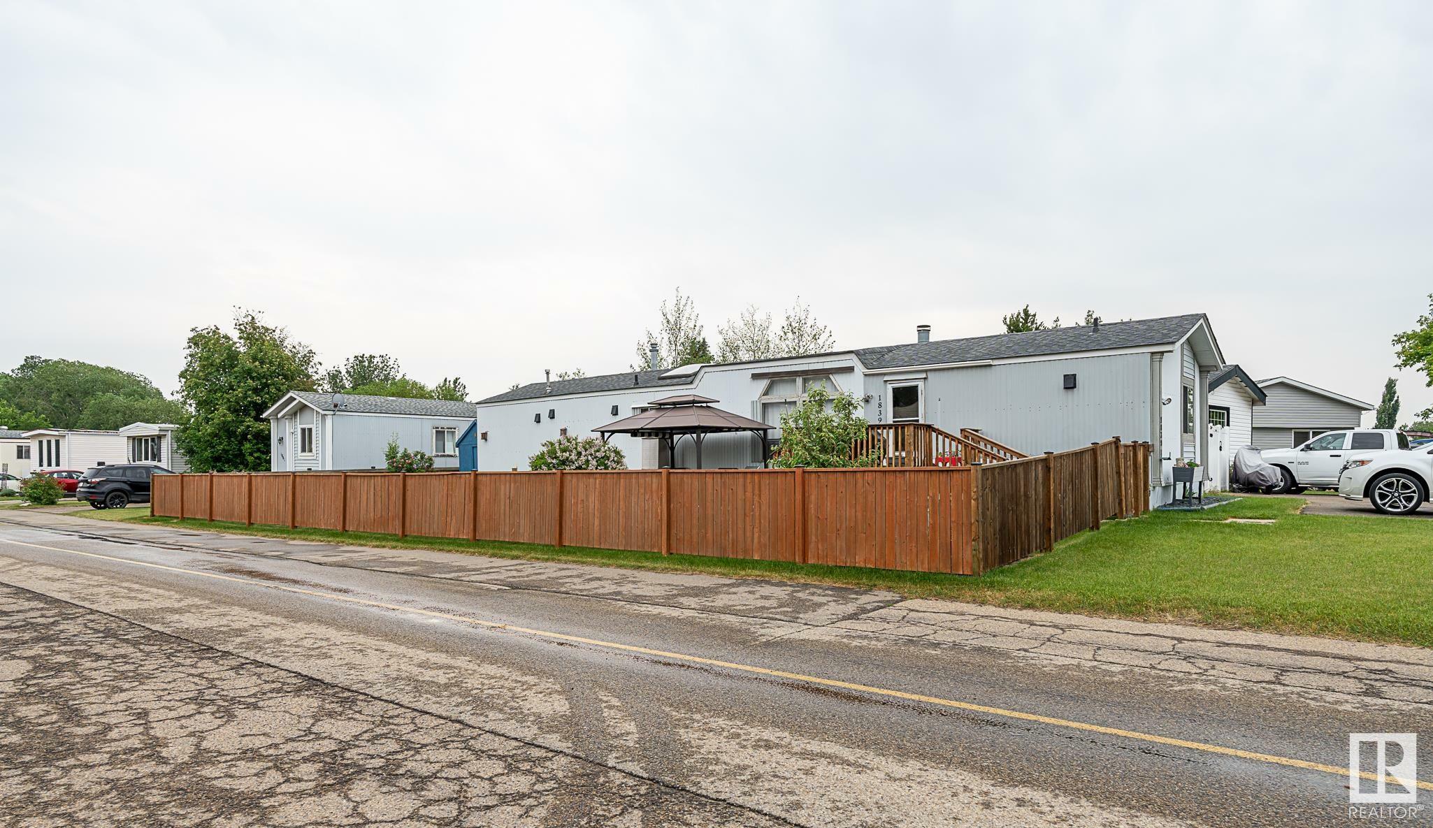 1839 West Oak Court NW  Edmonton AB T5S 1T5 photo
