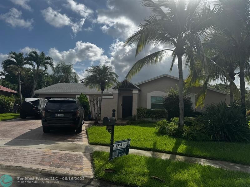 Property Photo: 21546 Little Bear Ln FL 33428