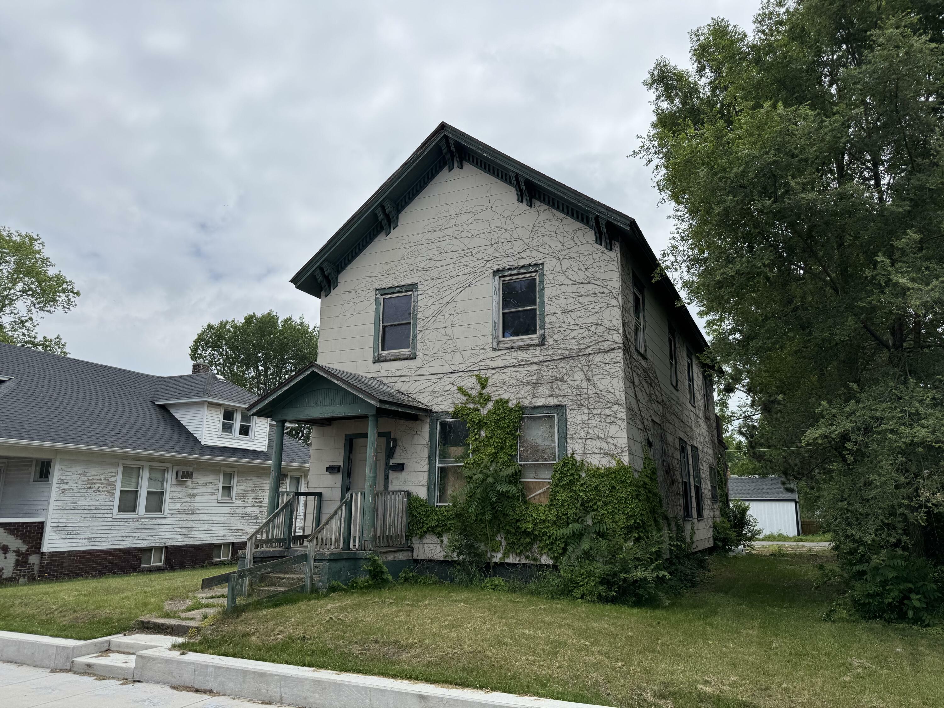 Property Photo: 709 E 11th Street IN 46360