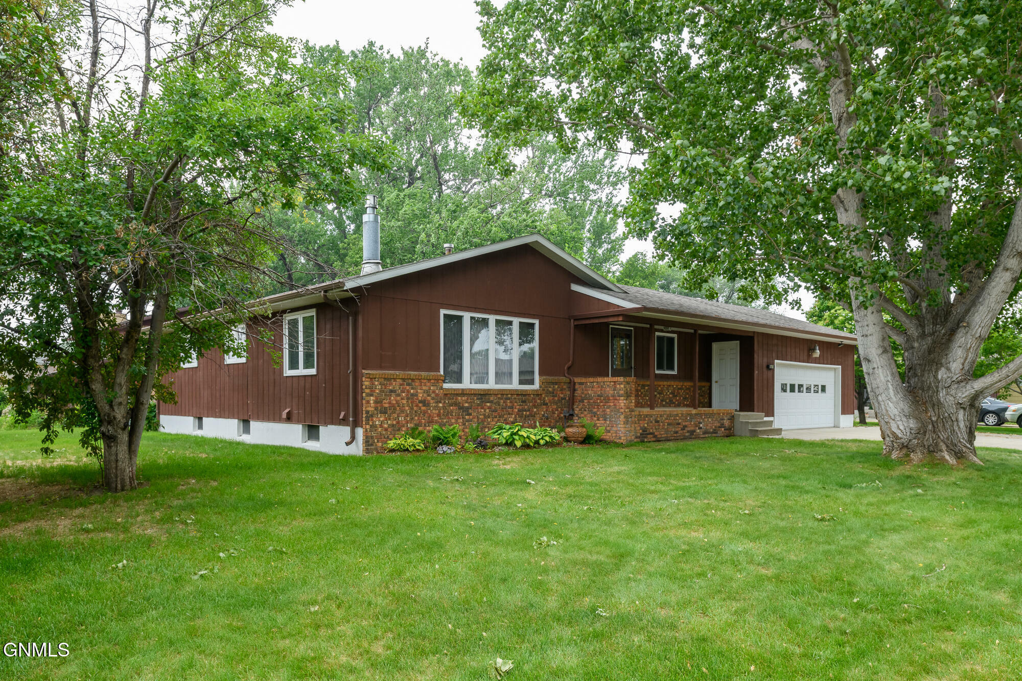 Property Photo: 1713 1st Street NE ND 58554