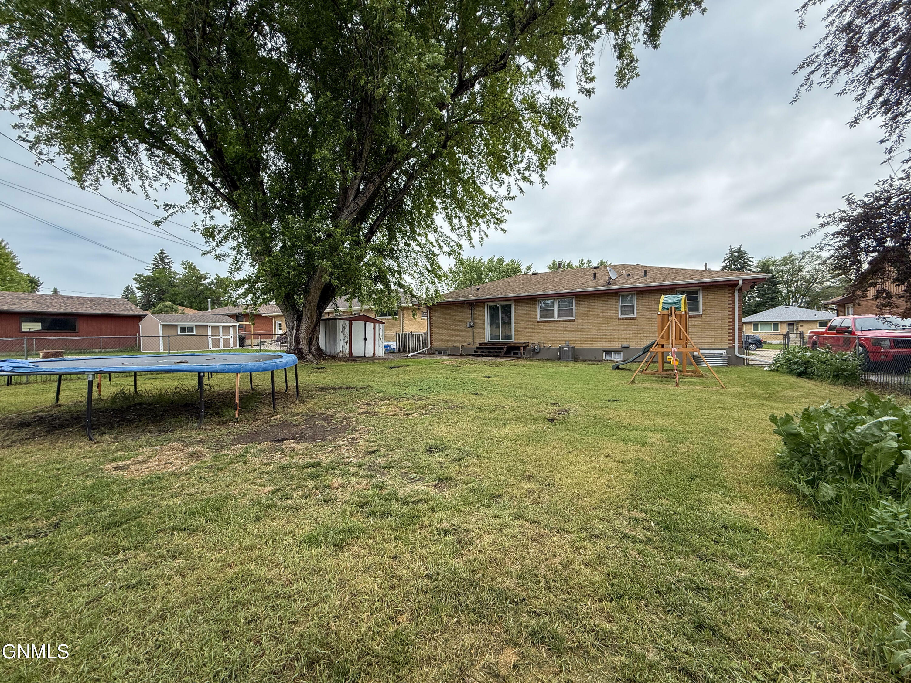 Property Photo: 1607 Linda Drive ND 58554