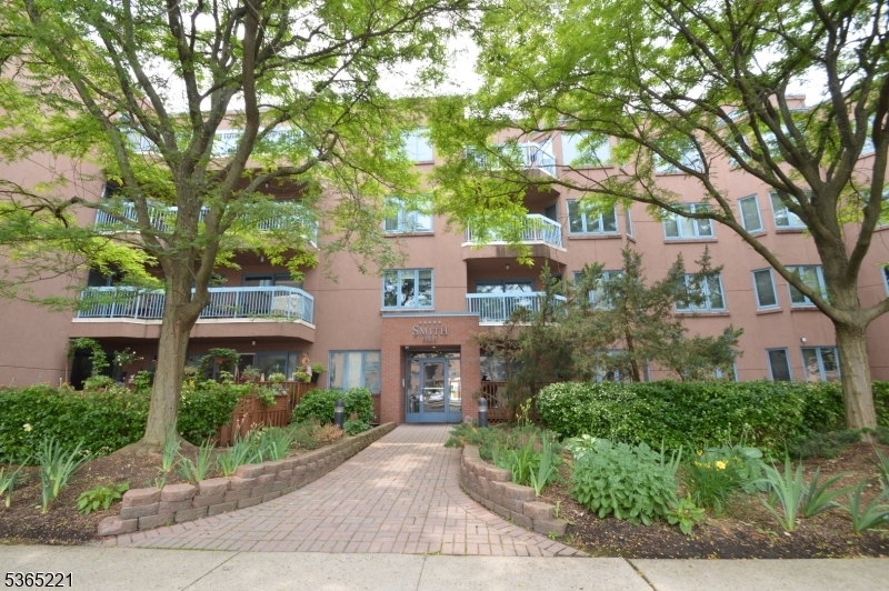 Property Photo: 406 Smith Ct NJ 07020