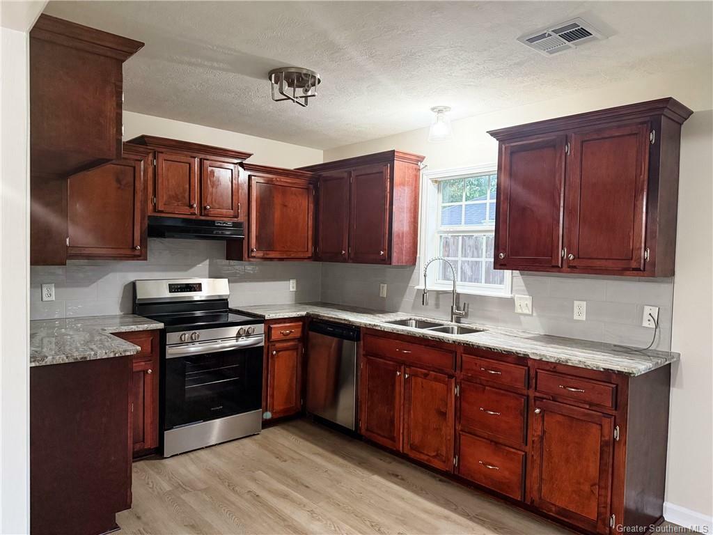 Property Photo: 2202 1st Avenue LA 70601