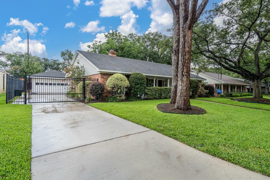 Property Photo: 10014 Ella Lee Lane TX 77042