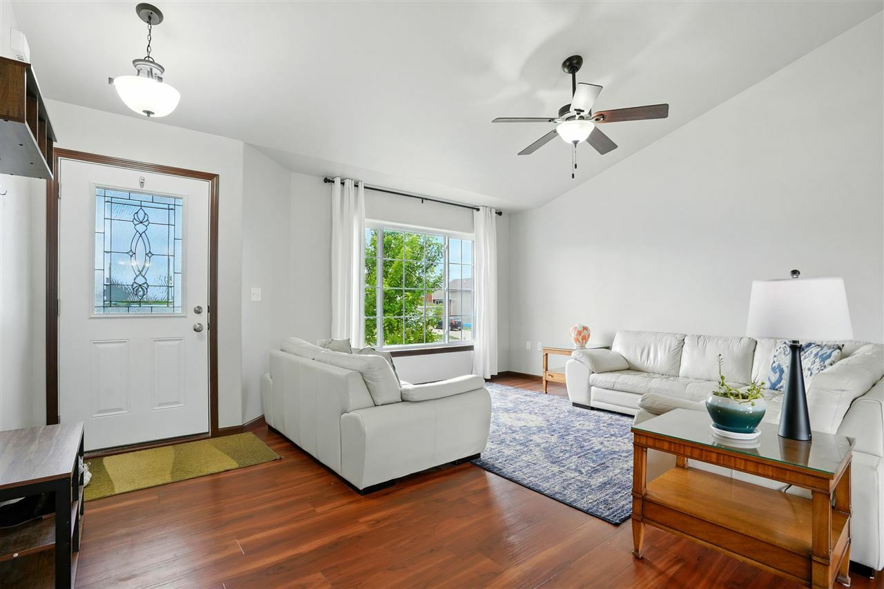 Property Photo: 1548 Ashlynd Ct IA 52240
