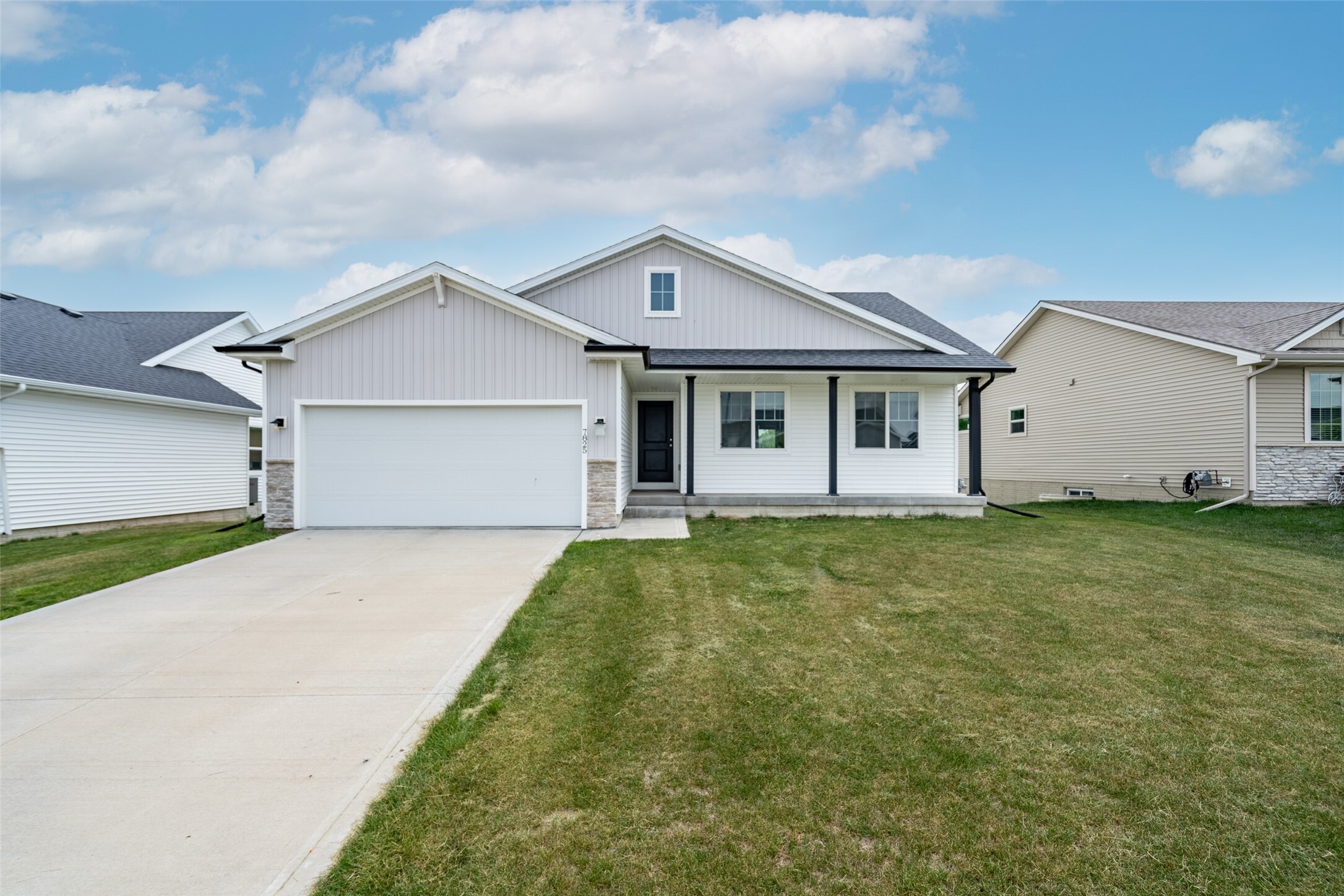 Property Photo: 7825 SE 2nd Street IA 50320