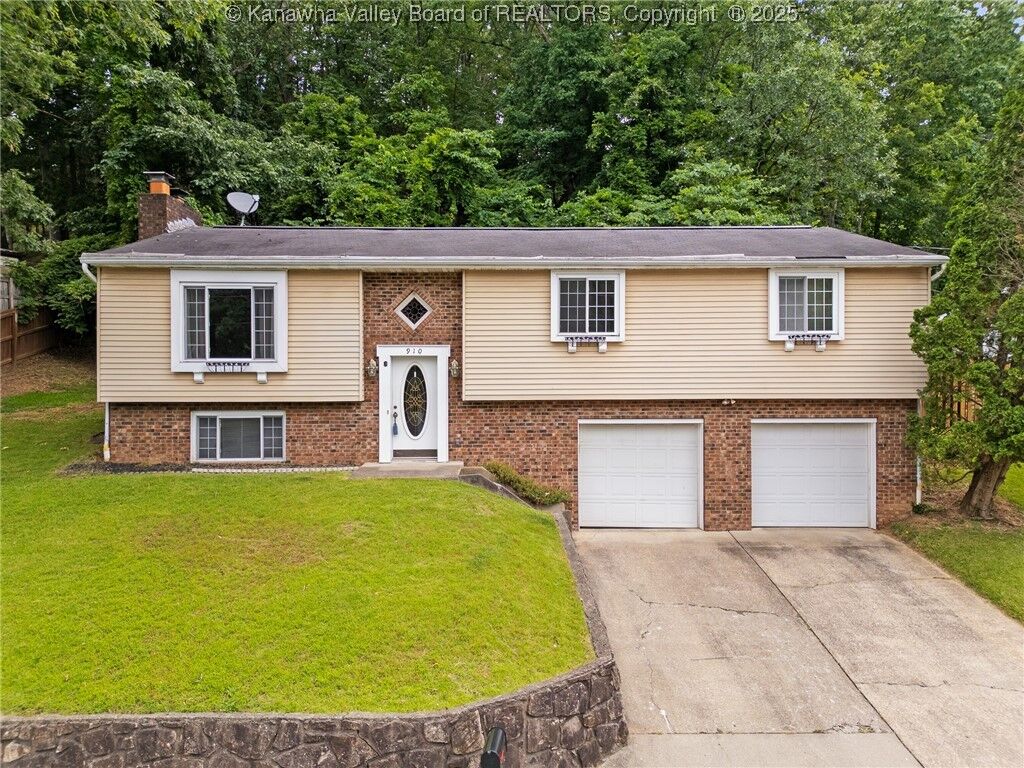 Property Photo:  910 Echo Road  WV 25303 