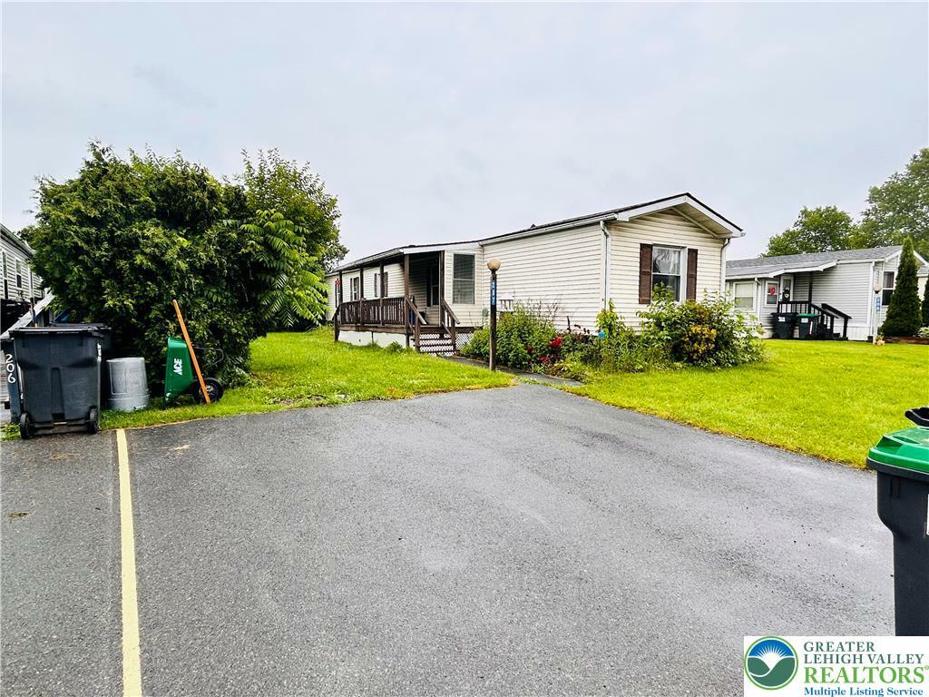 Property Photo: 207 Goldenrod PA 18014