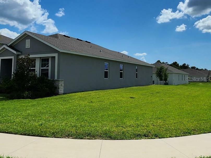 Property Photo: 483 Shadow Gorge Way FL 32736