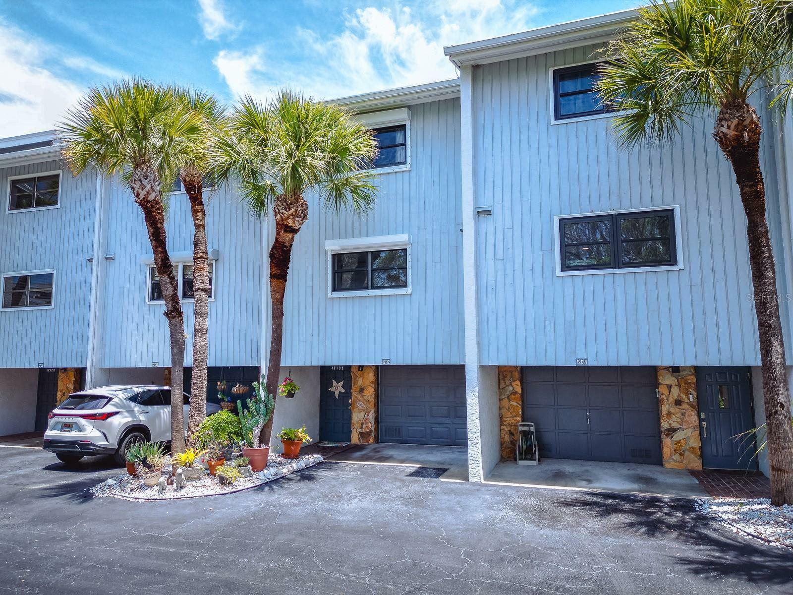 Property Photo: 12132 Capri Circle S FL 33706