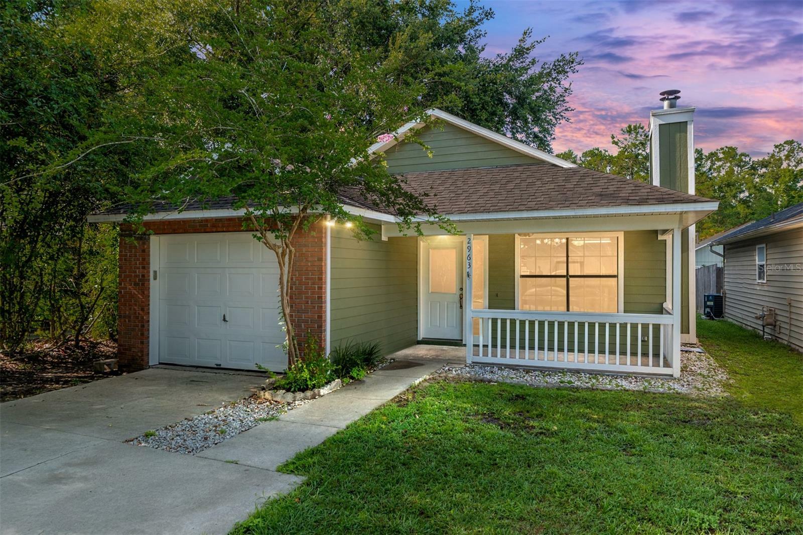 Property Photo: 2963 SW 40th Avenue FL 32608