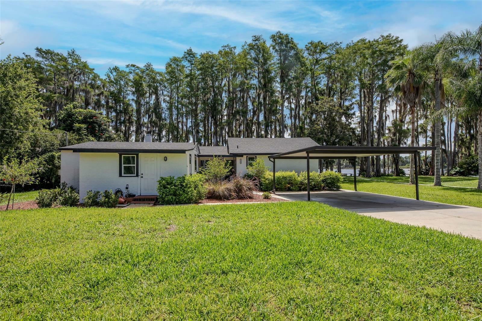 Property Photo: 19209 Crooked Lane FL 33548