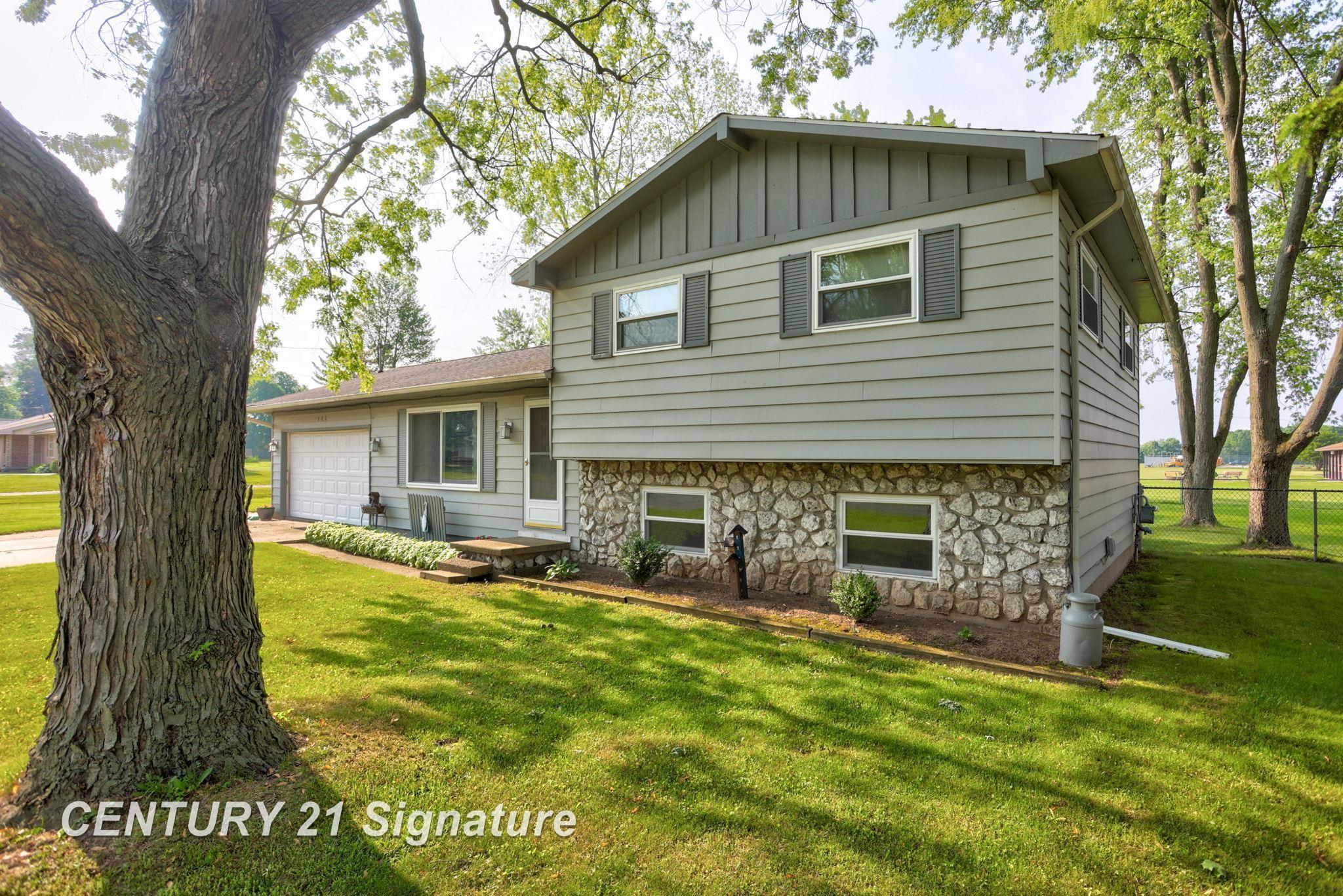 Property Photo:  942 Wheelock Street  MI 48623 