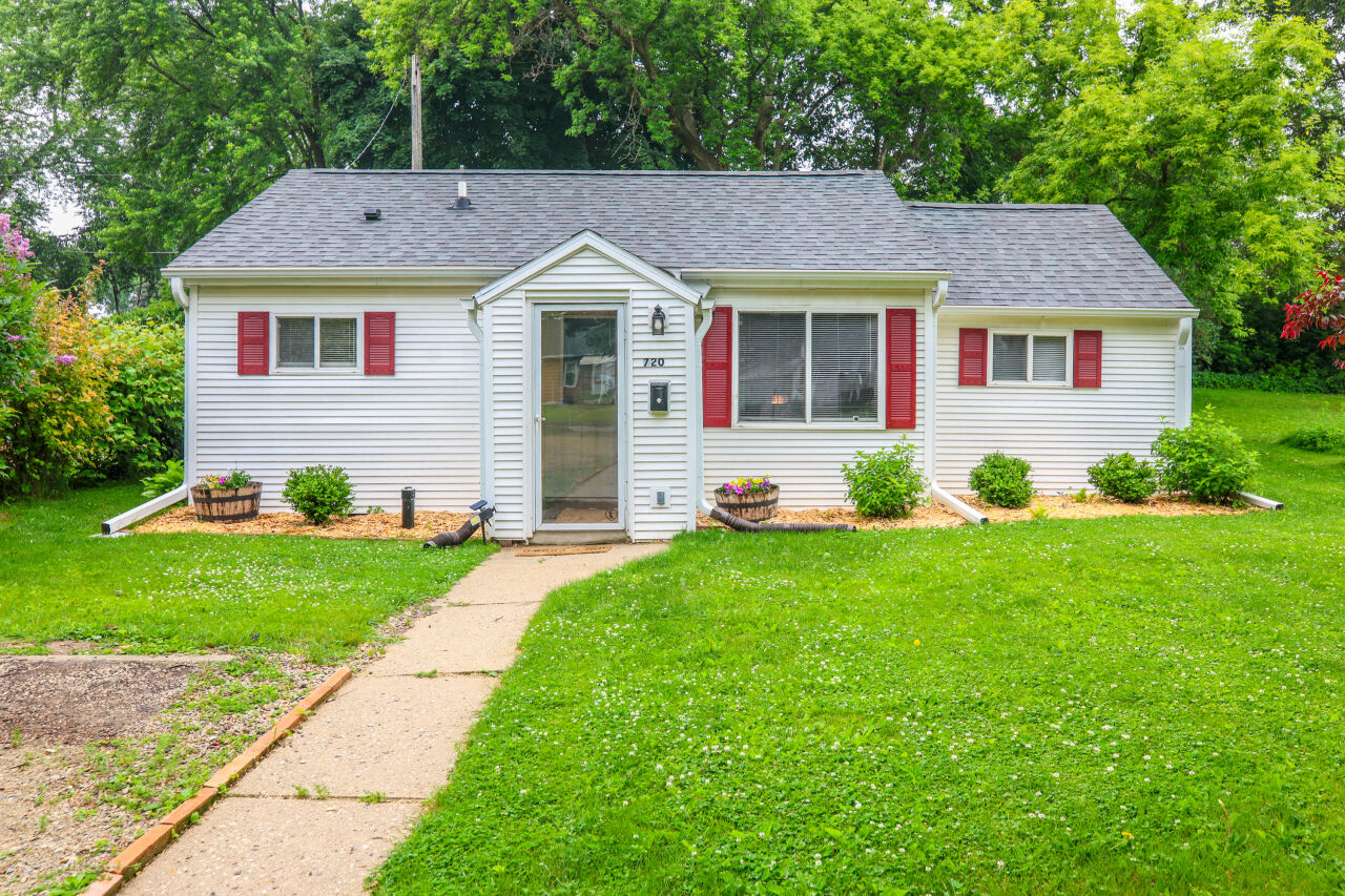 Property Photo: 720 De Clark St WI 53916