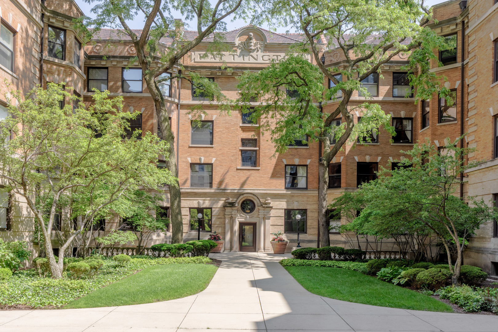 Property Photo: 668 W Irving Park Road H1 IL 60613