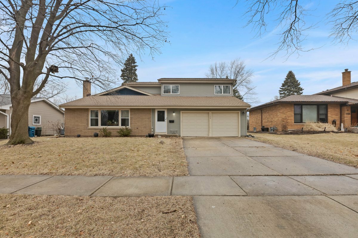 Property Photo: 1106 W Milburn Avenue IL 60056