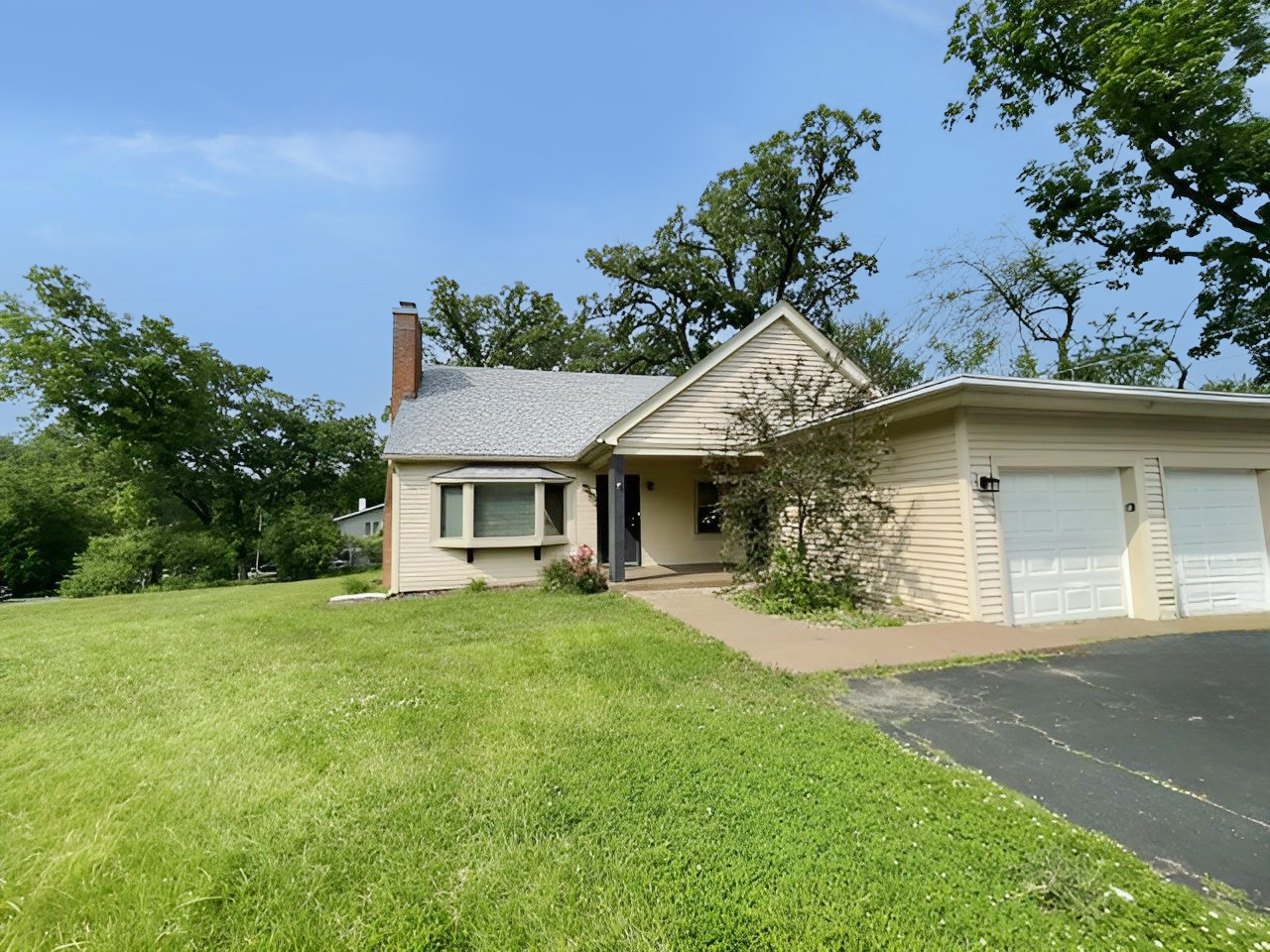Property Photo: 134 Hickory Road IL 60156