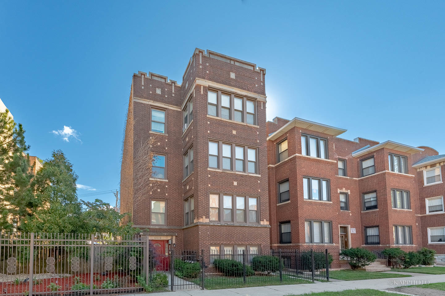 Property Photo: 6819 S Ridgeland Avenue 1 IL 60649