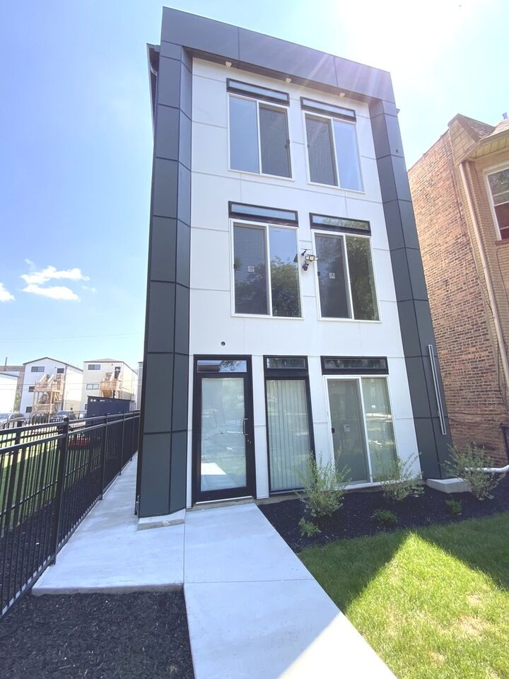 Property Photo:  
