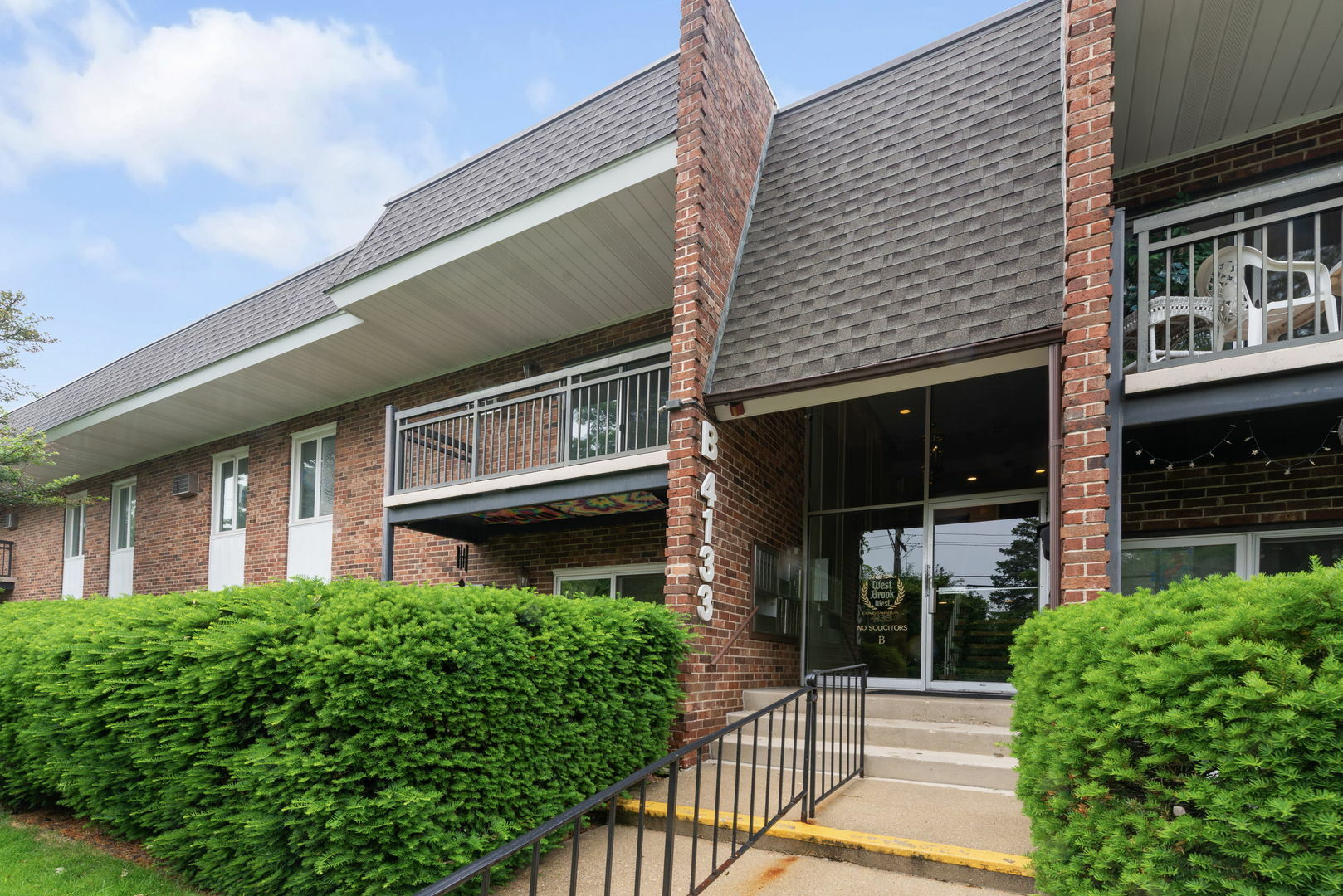 Property Photo: 4133 Saratoga Avenue B222 IL 60515