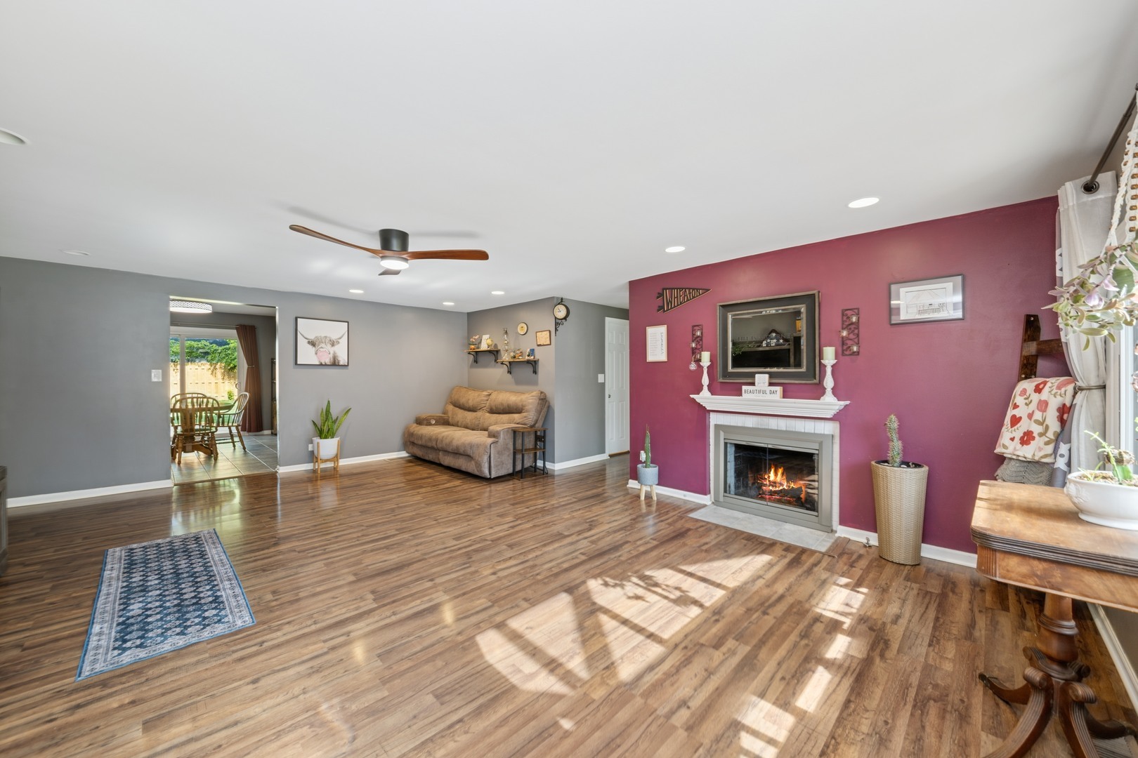 Property Photo: 122 N Woodlawn Street IL 60187