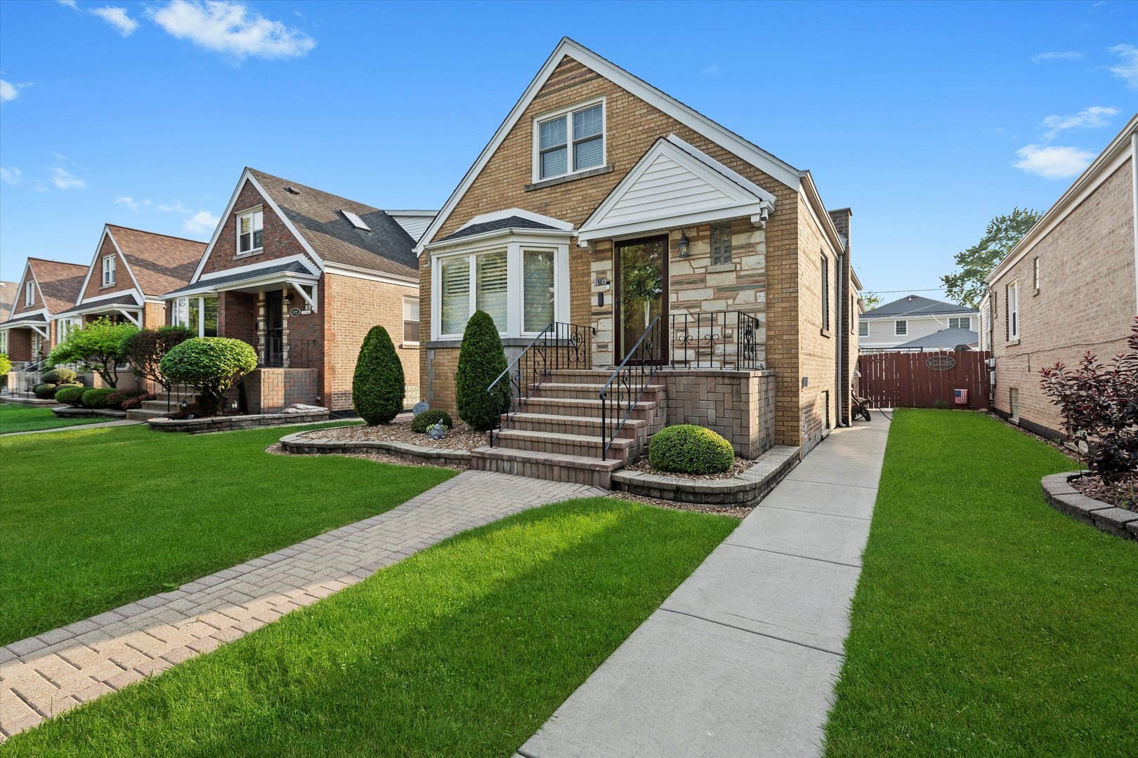 Property Photo: 5718 S Natoma Avenue IL 60638