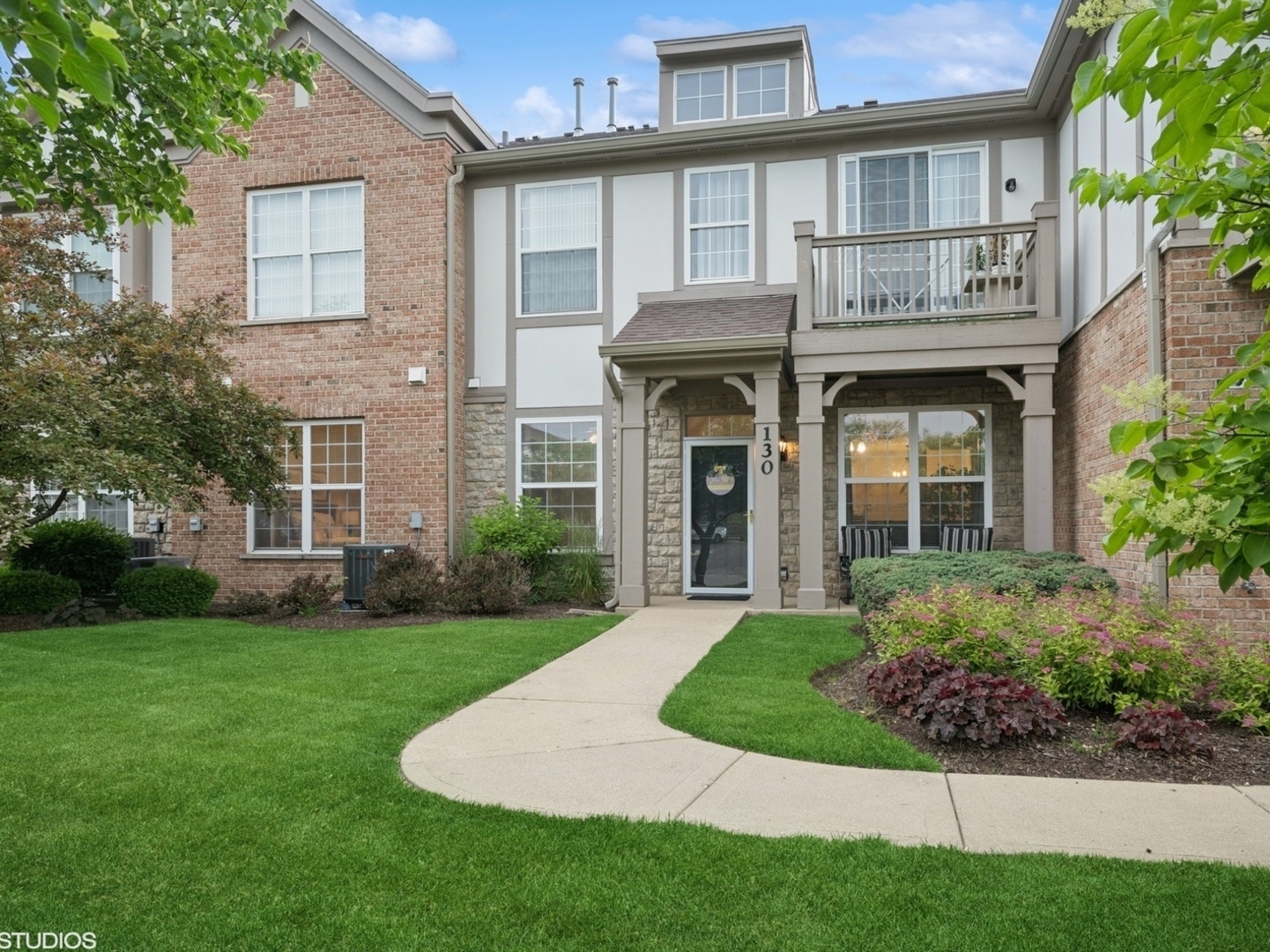 Property Photo: 260 Rosehall Drive 130 IL 60047