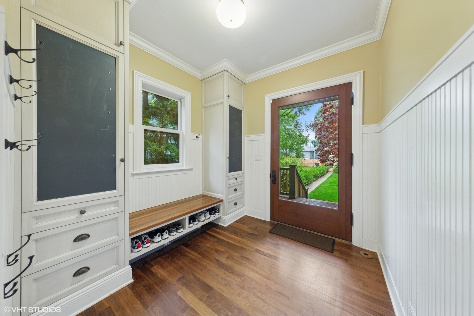 Property Photo: 1419 Judson Avenue IL 60201