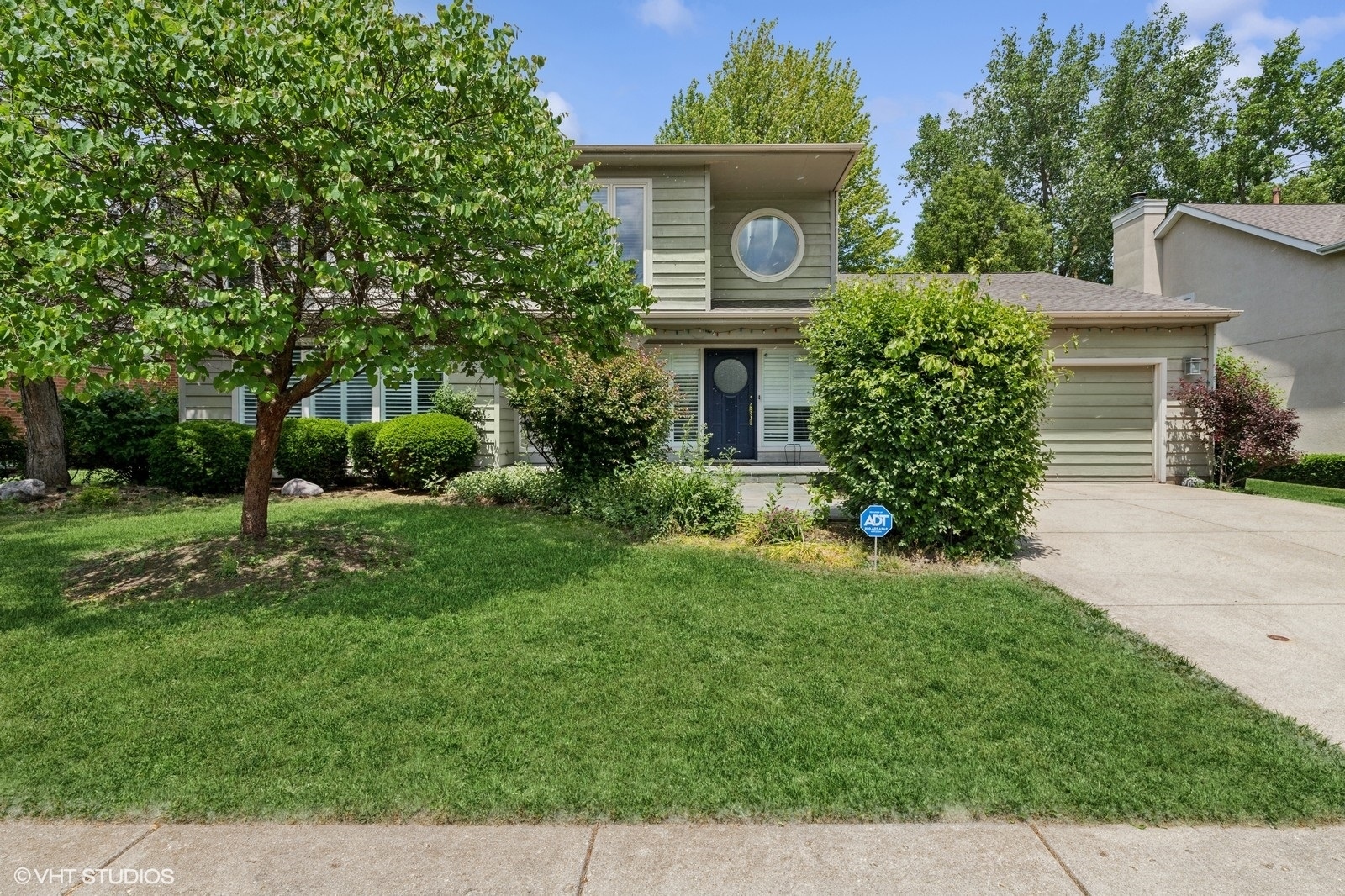 Property Photo: 1430 Country Lane IL 60015