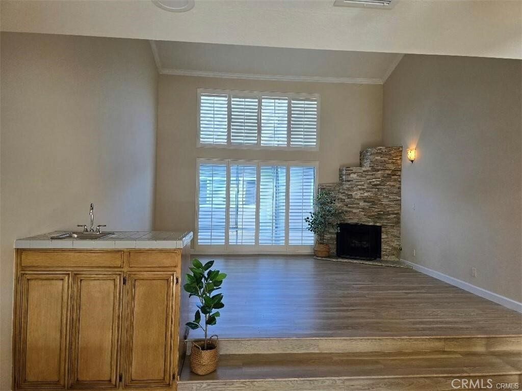 Property Photo: 14853 Hartsook Street 106 CA 91403