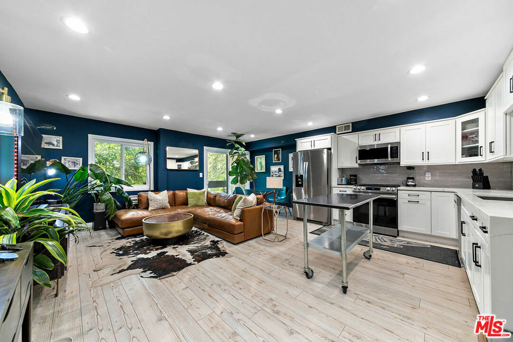 Property Photo: 2700 Cahuenga Boulevard 1203 CA 90068