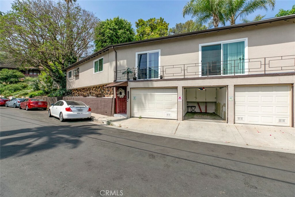 Property Photo:  3432 Larissa Drive  CA 90026 
