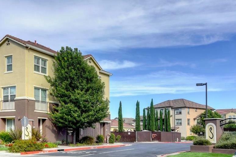 Property Photo: 50 Regency Park Circle 1105 CA 95835
