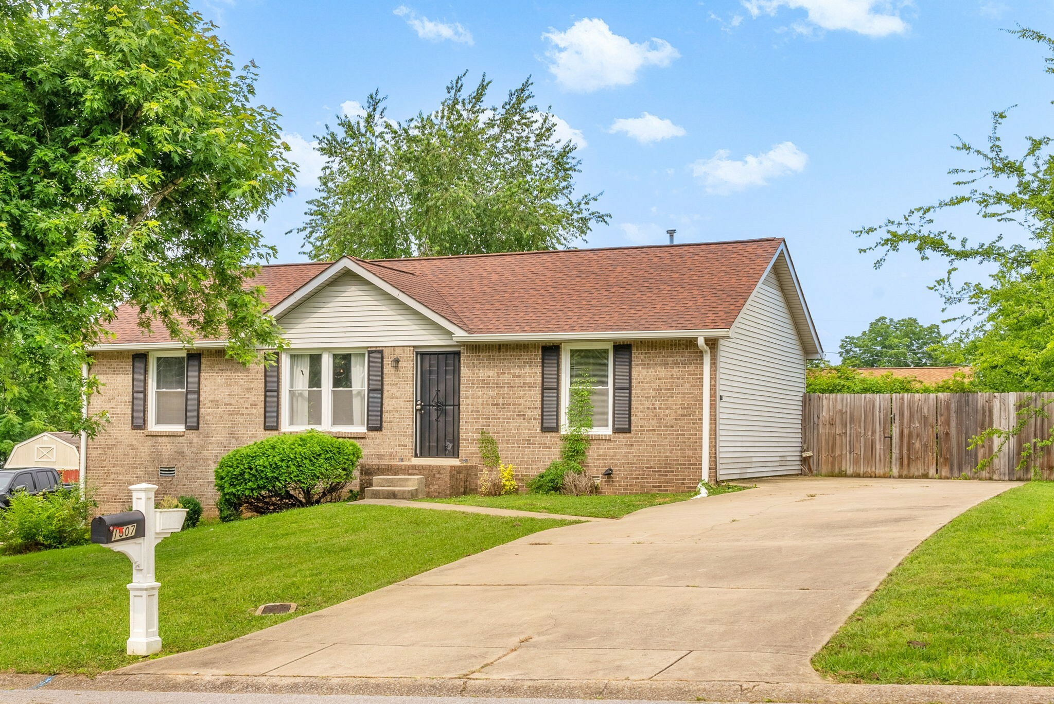 Property Photo: 1507 Sunshine Dr TN 37042