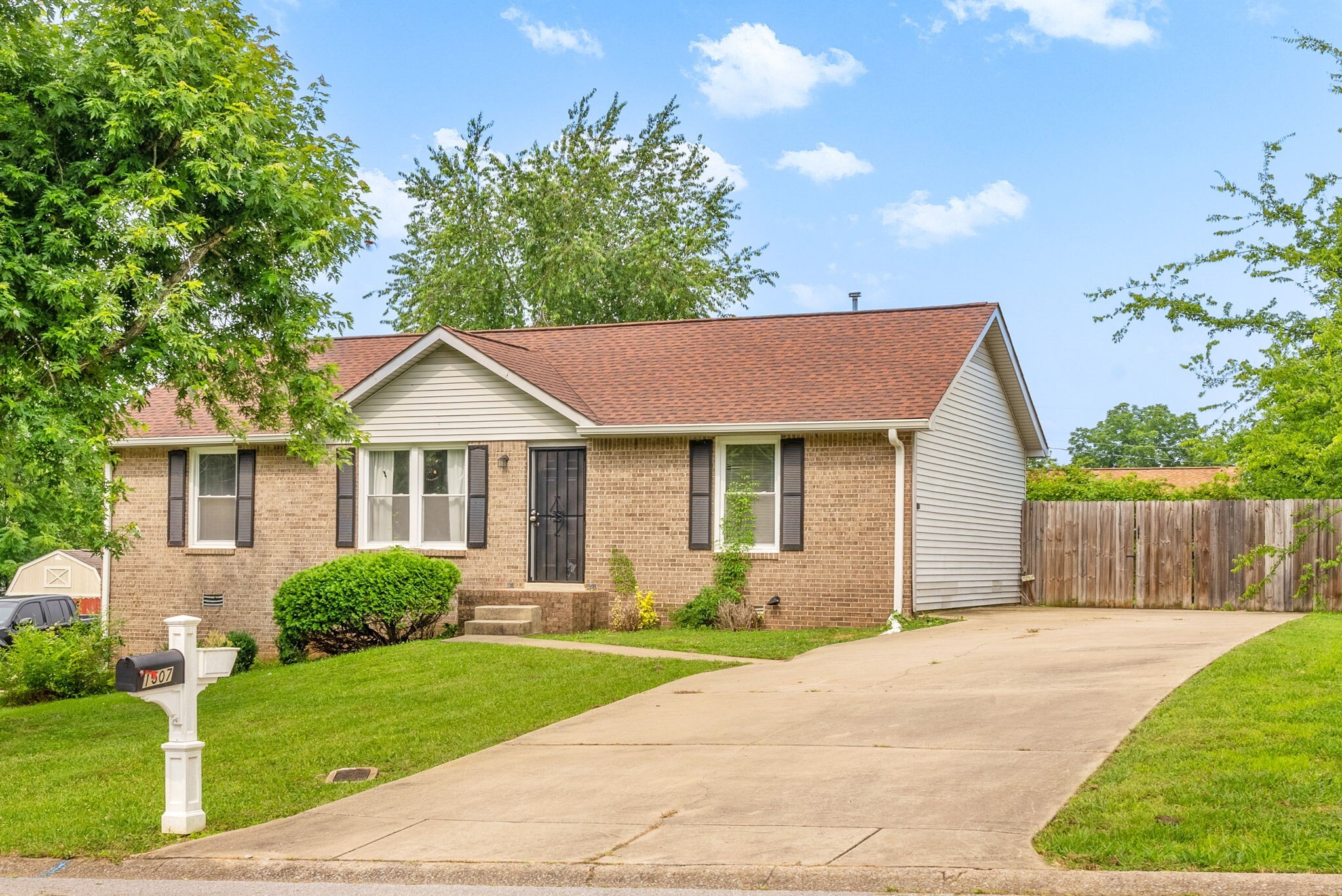 Property Photo: 1507 Sunshine Dr TN 37042
