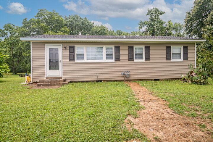 Property Photo: 502 N Main St TN 38469