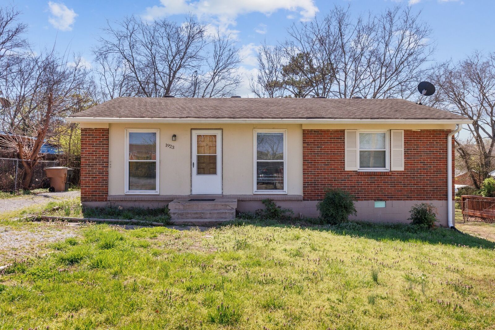 Property Photo:  1923 Dabbs Ave  TN 37217 