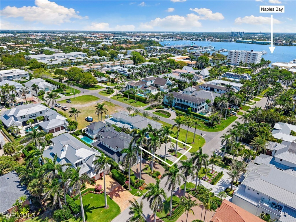Property Photo: 581 14th Avenue S FL 34102