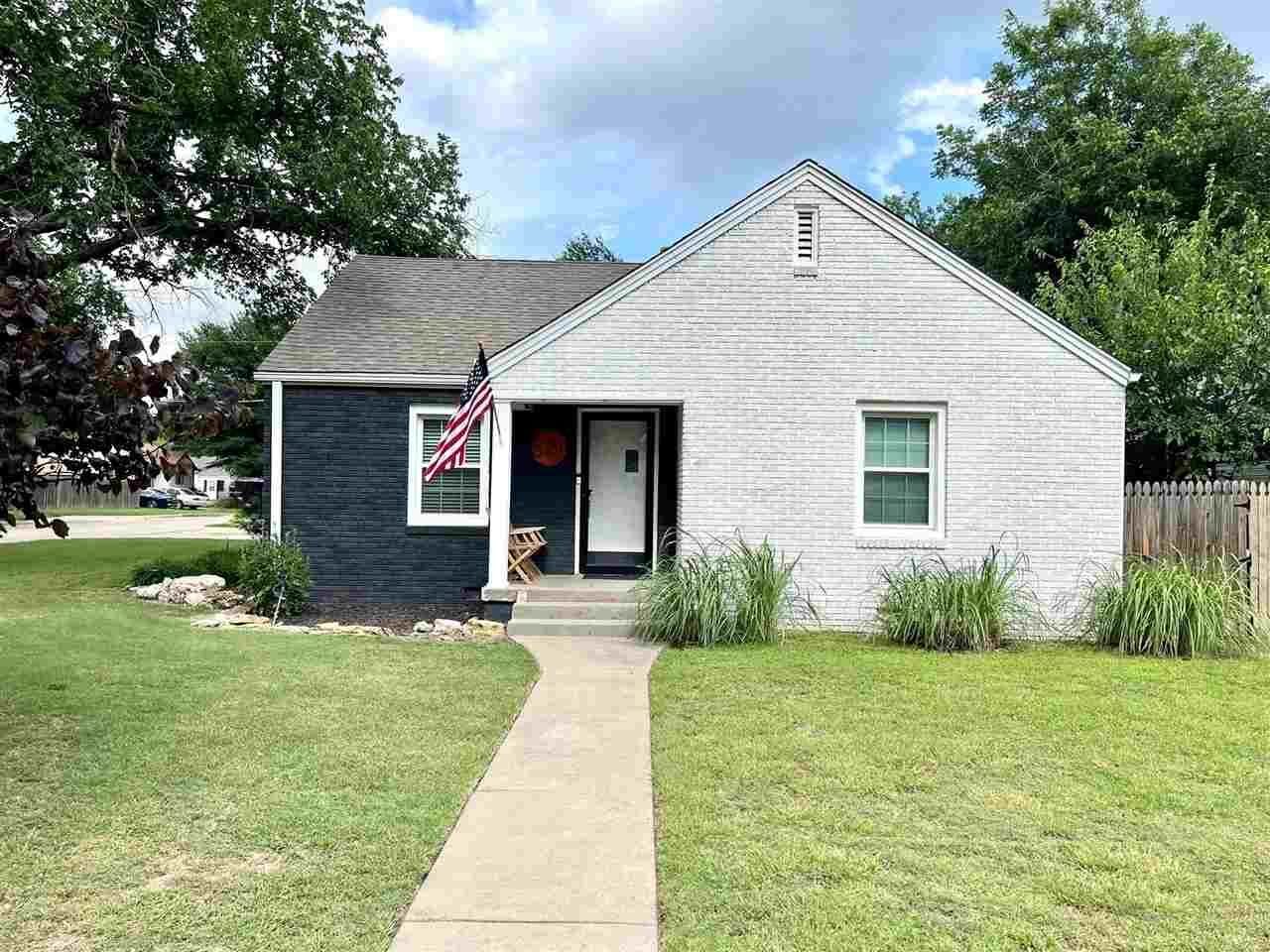 Property Photo: 321 N Peachtree OK 74601