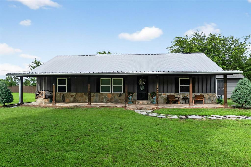 Property Photo: 1008 County Road 4759 TX 75482