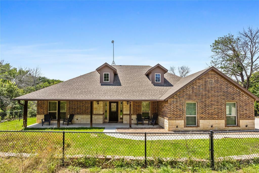Property Photo: 209 Churchill Court TX 76085