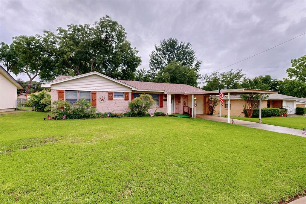 Property Photo: 406 W Carolyn Drive TX 75041