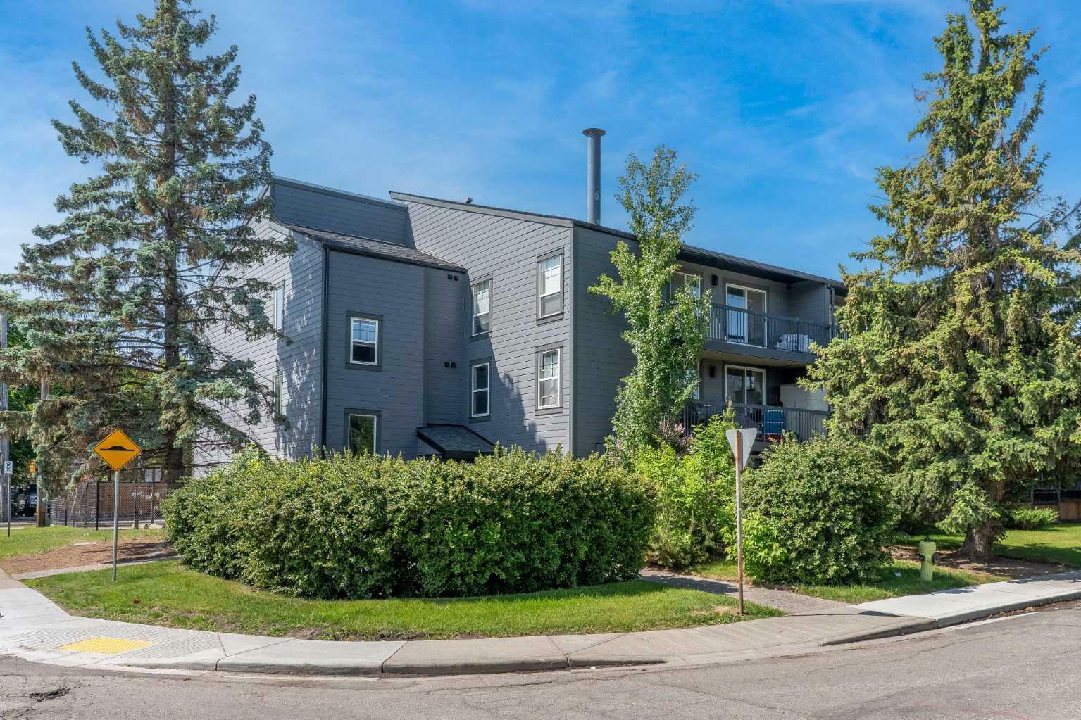 Property Photo: 1301 17 Avenue NW 205 AB T2M 0R2