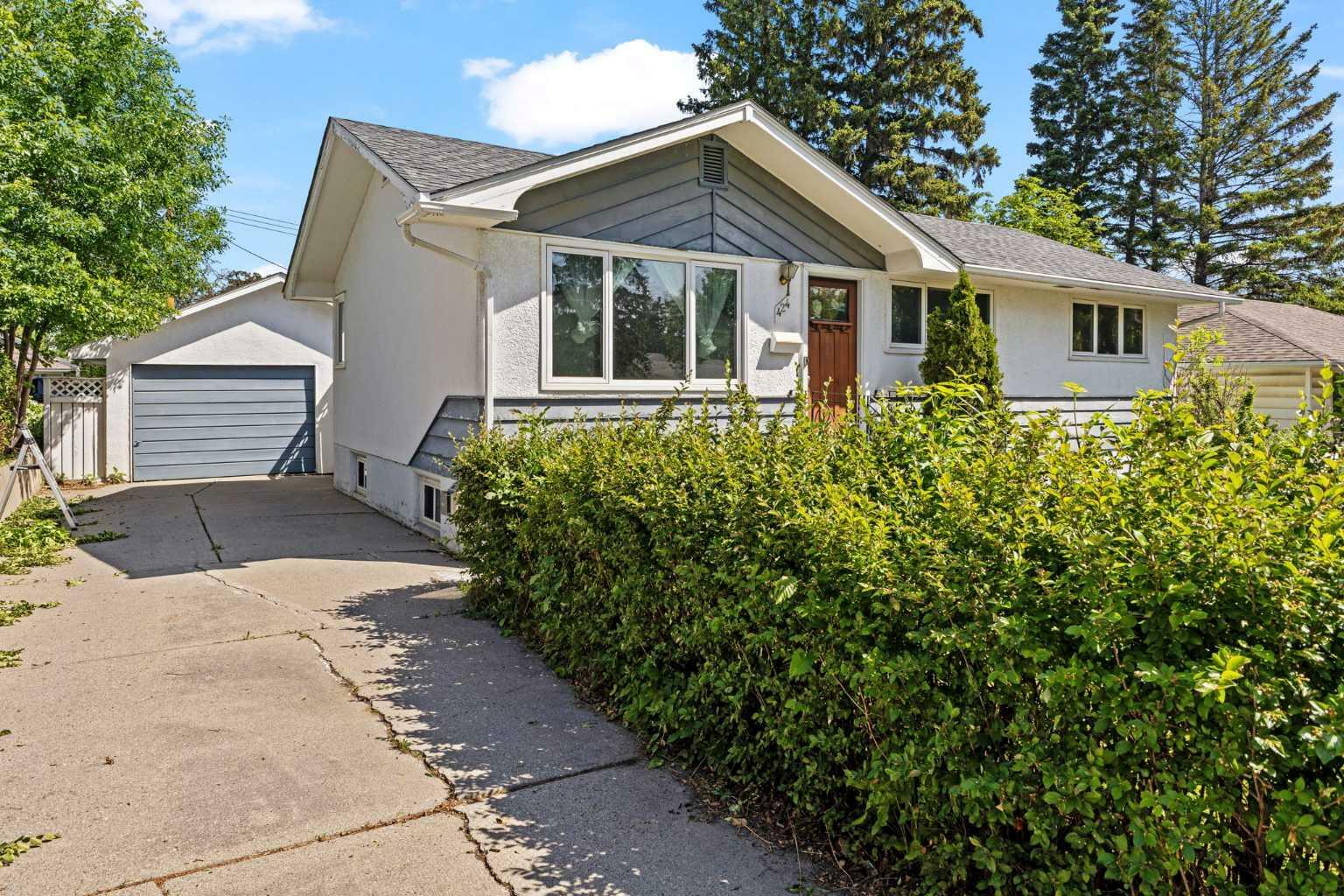 Property Photo: 424 Blackthorn Road NW AB T2K 3S3