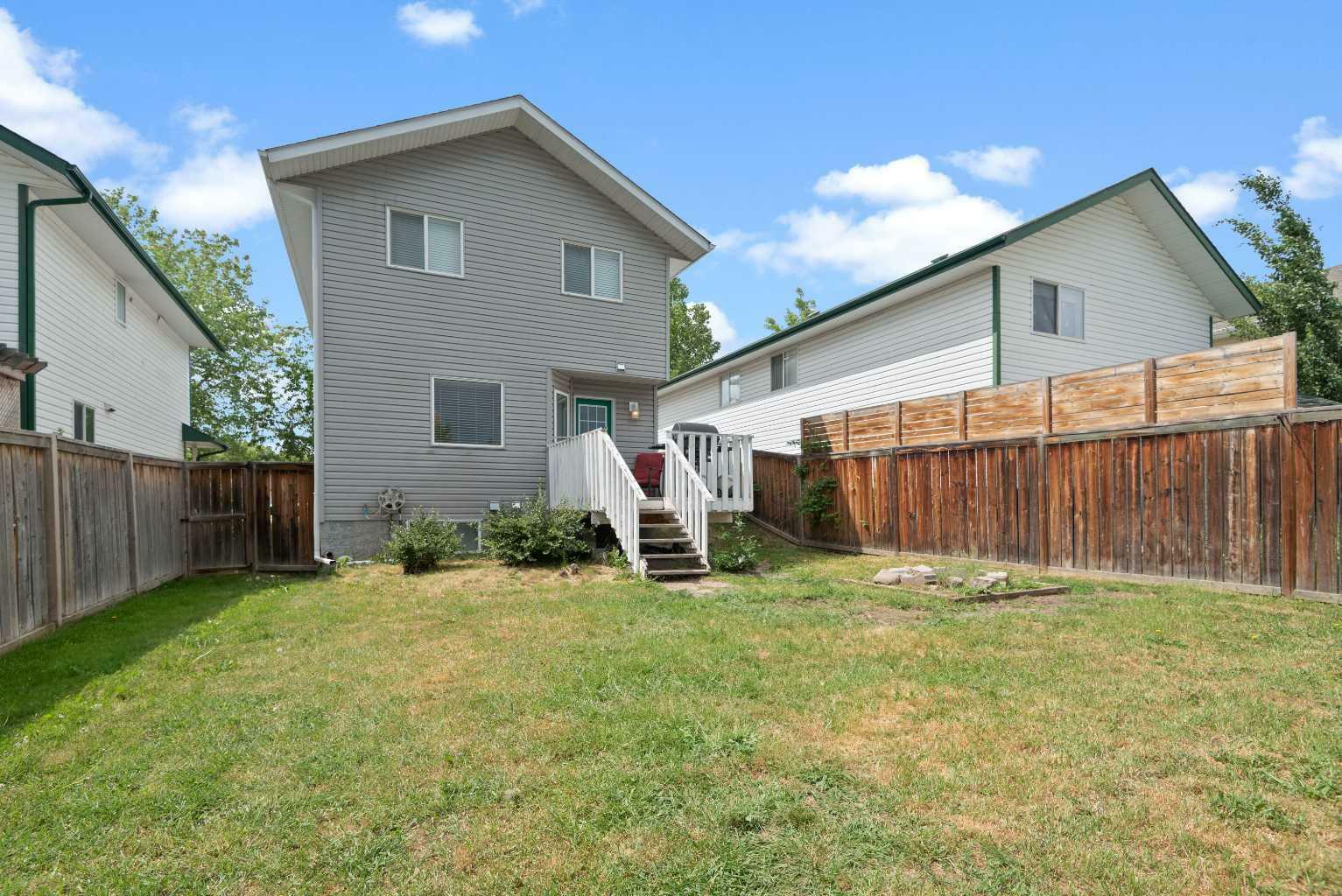 Property Photo: 44 Country Ridge Close AB T4L 2H1