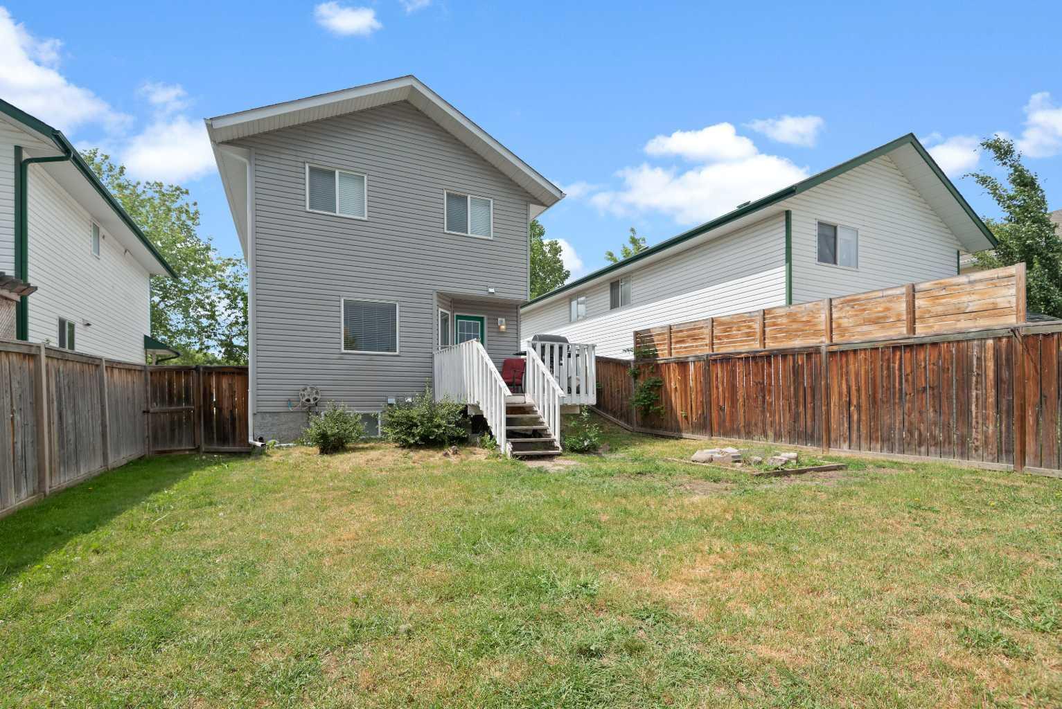 Property Photo: 44 Country Ridge Close AB T4L 2H1