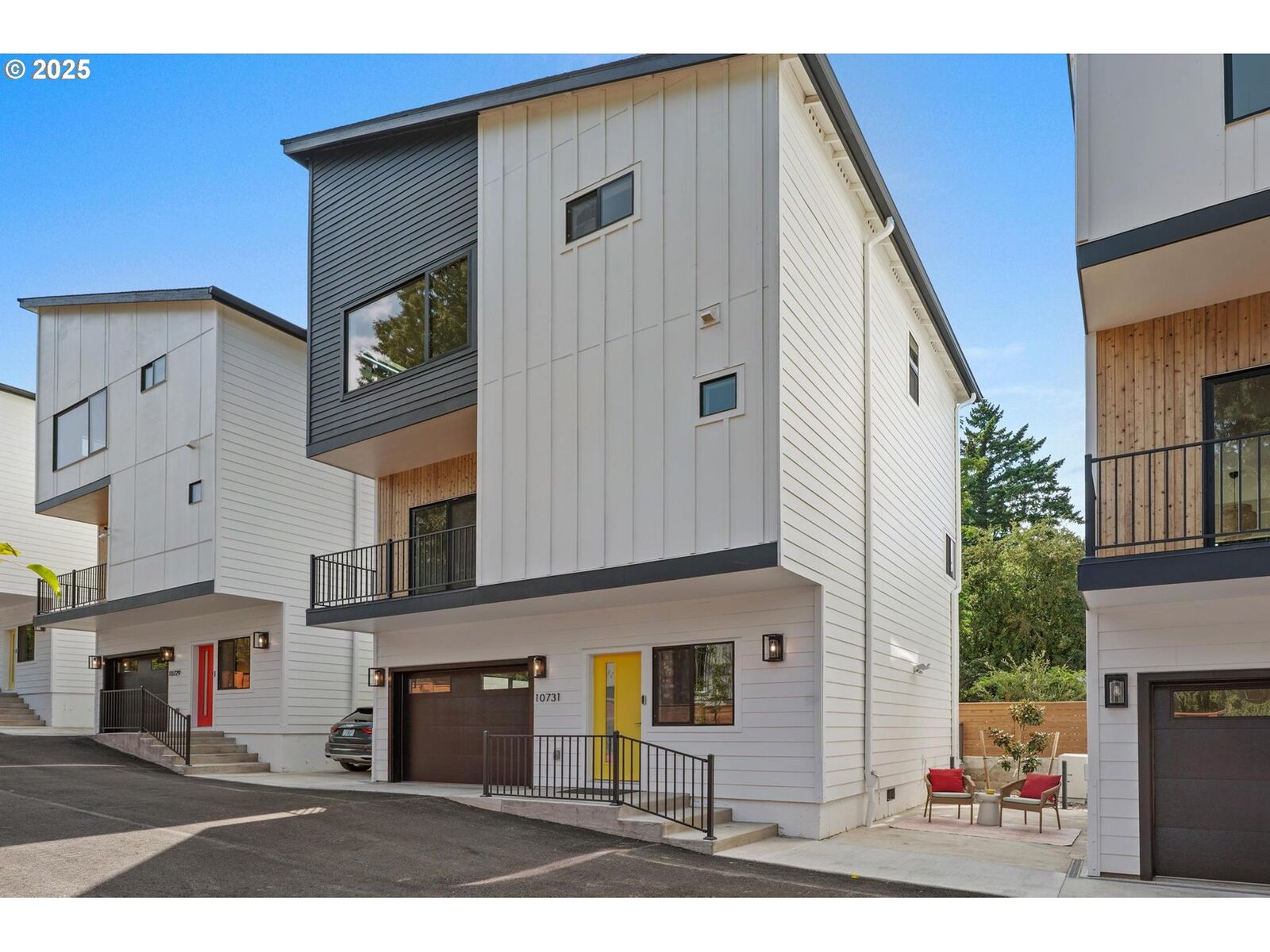 Property Photo:  10731 NE Fremont St  OR 97220 